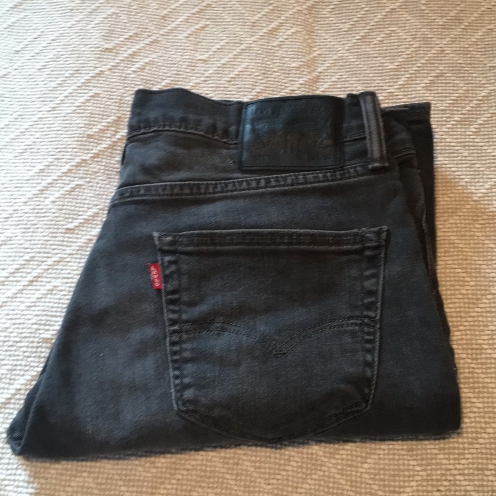 Dark grey Levi’s